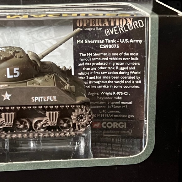 Corgi Fighting Machines Die Cast M4 Sherman Tank CS90075 - Picture 5 of 10